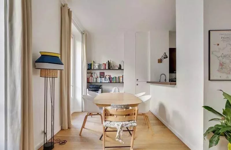 Long-term rental in Paris — 4-room 101 m² apartment with balcony and elevator in the 9th district