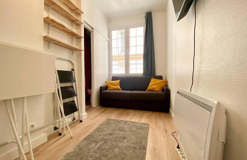 Small bright studio in Paris