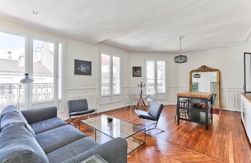 Spacious 3-room apartment 66 m in the heart of Paris