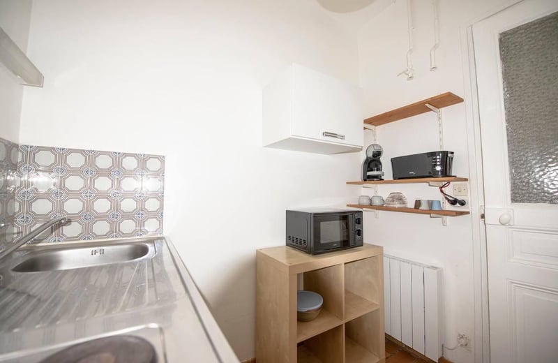 Small bright studio 20 m2 in Paris