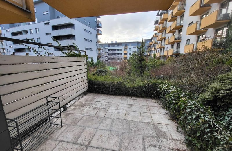 Moderno apartamento de 2 habitaciones de 49 m2 con terraza en Cracovia.
