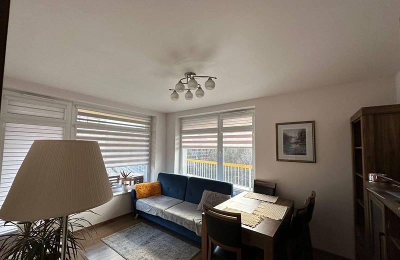Amplio apartamento de 3 habitaciones de 57 m2 con muebles en Cracovia.