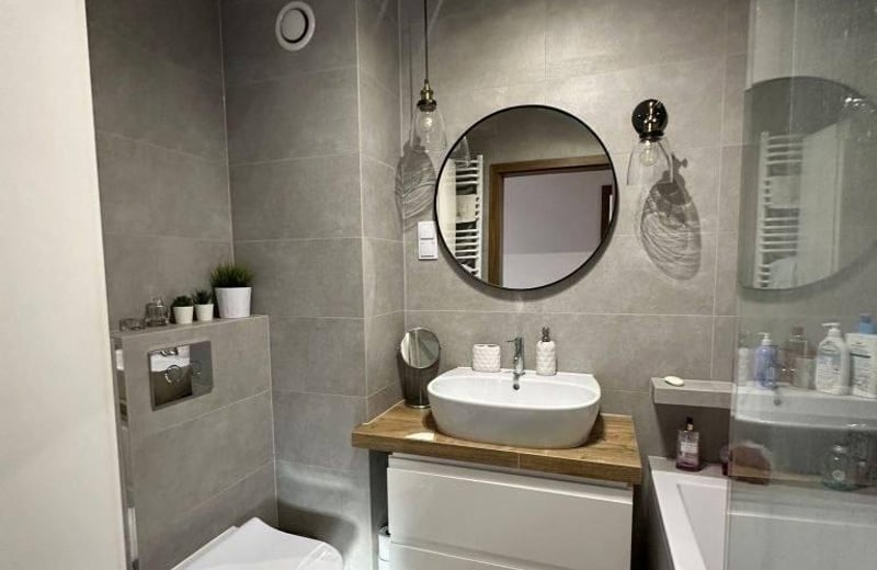 Amplio apartamento de 3 habitaciones de 57 m2 con muebles en Cracovia.