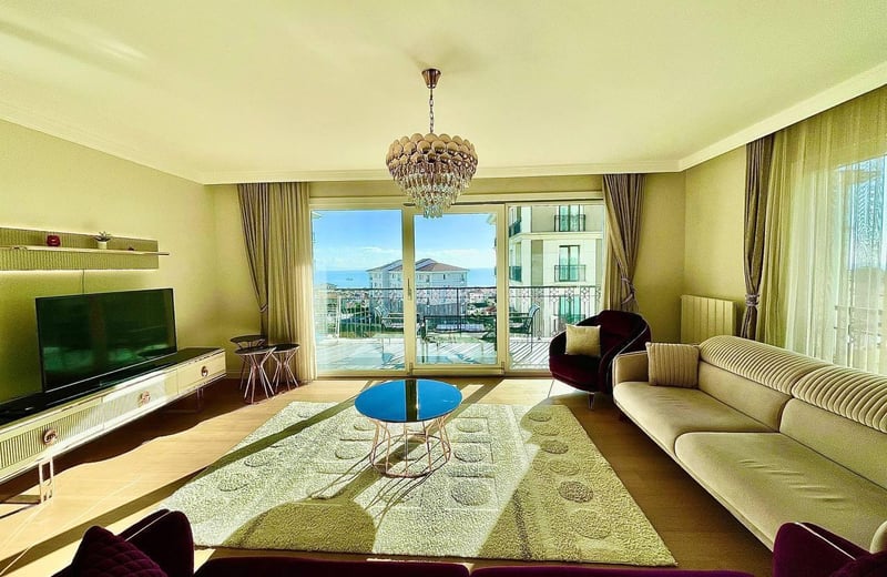 Долгосрочная аренда квартиры 3+1 с видом на море в Стамбуле