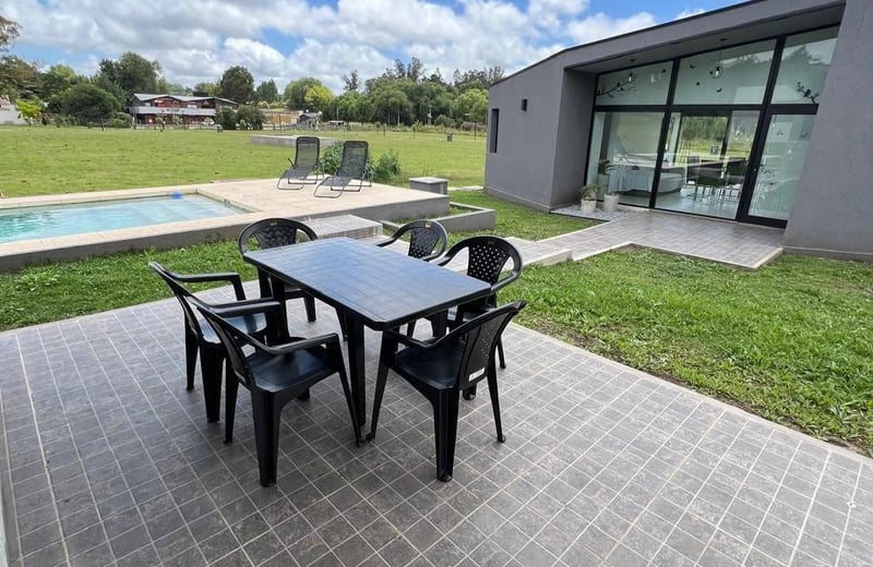 House for Rent in Sierra Los Padres with Patio and Heating