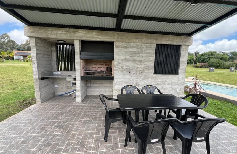 House for Rent in Sierra Los Padres with Patio and Heating