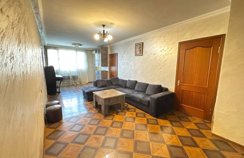 ALQUILER Apartamento de 3 habitaciones 100m² en Batumi, Calle Tabidze 7