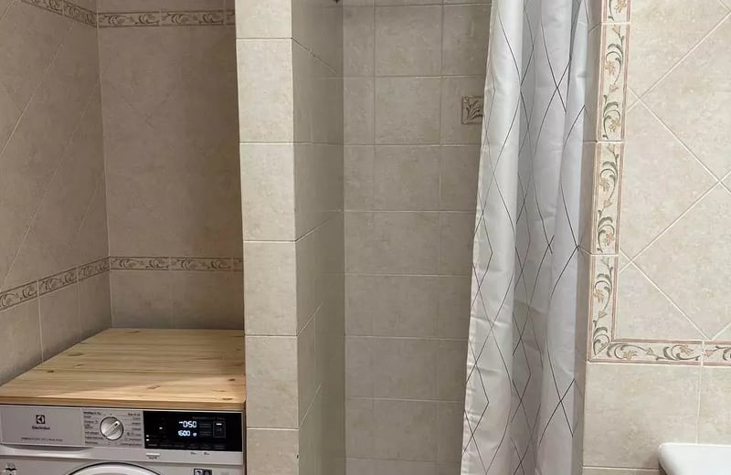 Rent 2-room Apartment, 50 m², Genoa, Castelletto Area