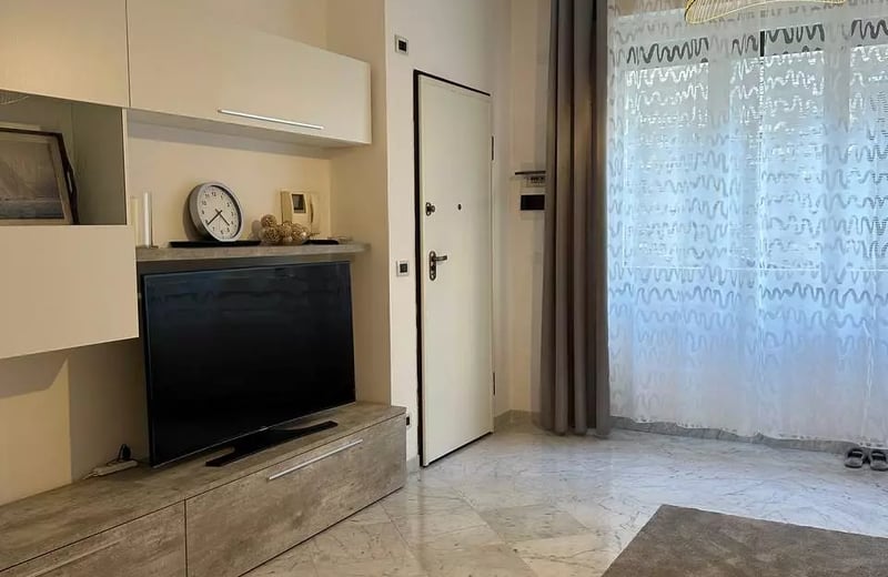 Rent a 2-room Apartment in Palazzo Miramare with Terrace and Garden, Genoa