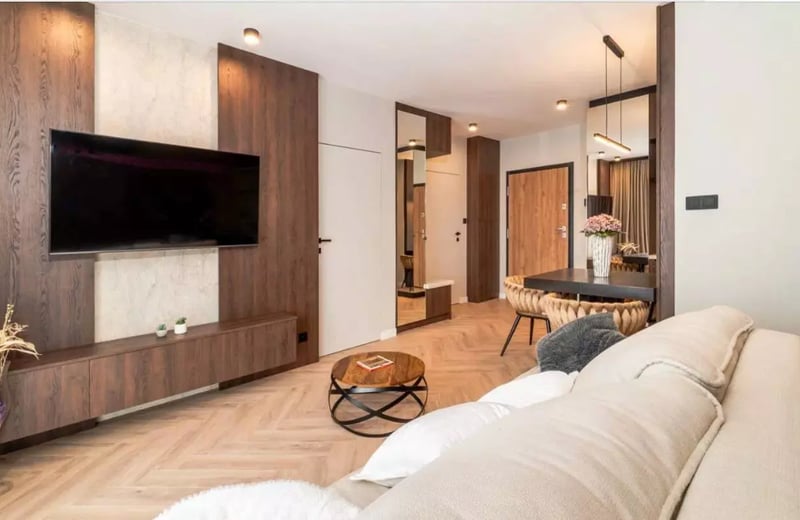 Spacious 3-bedroom apartment with a balcony on Jana Kazimierza Street, Wola, Warsaw