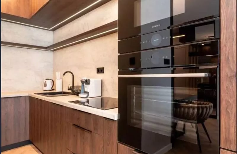 Spacious 3-bedroom apartment with a balcony on Jana Kazimierza Street, Wola, Warsaw