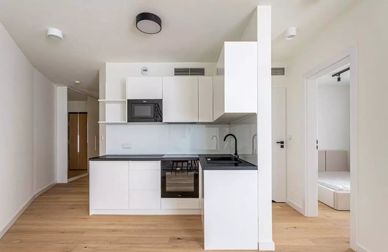 Long-Term Rental: 3-Room Apartment 45 m² with Balcony, Warsaw, Mokotów