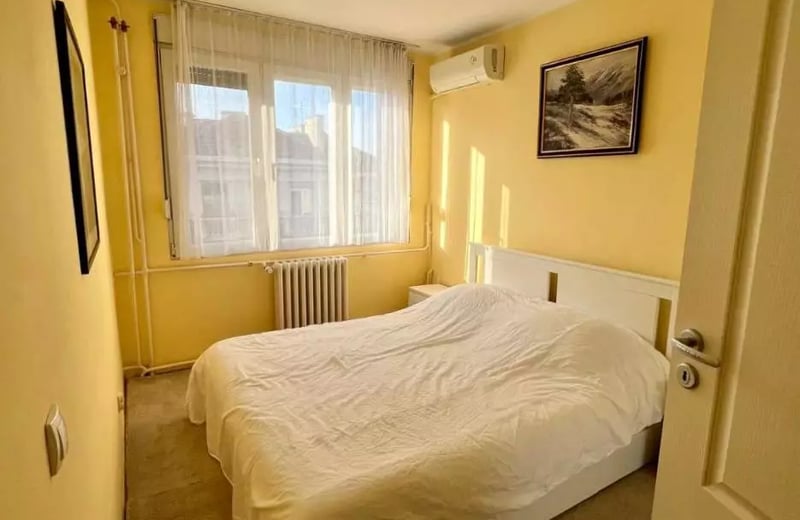 Long-term rental of a bright 3-bedroom apartment in Belgrade with a view of Tašmajdan Park