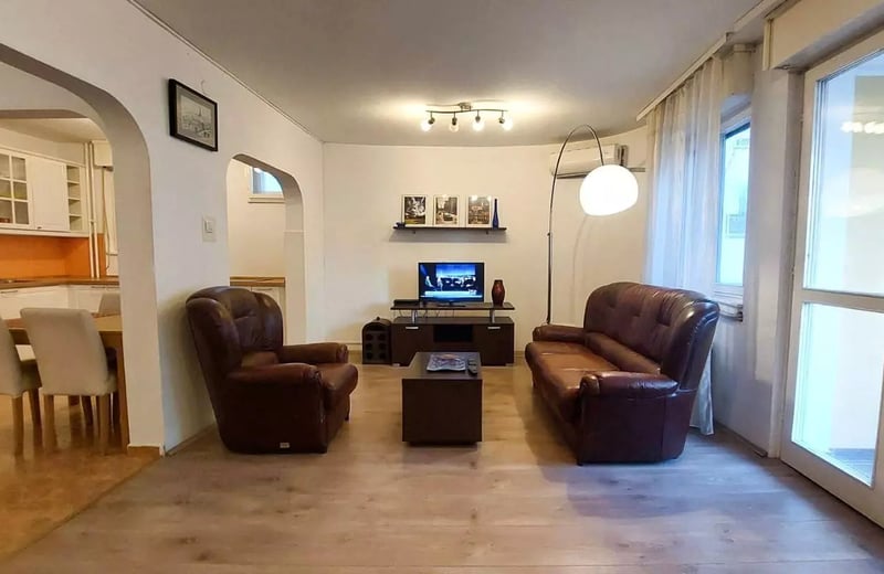 Alquiler a largo plazo de un apartamento de cuatro habitaciones en el centro de la ciudad, Belgrado