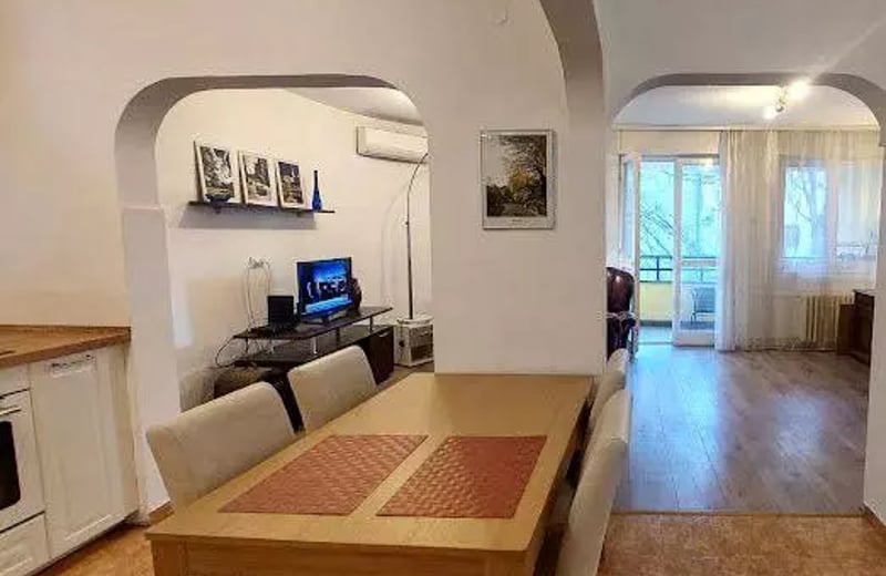 Alquiler a largo plazo de un apartamento de cuatro habitaciones en el centro de la ciudad, Belgrado