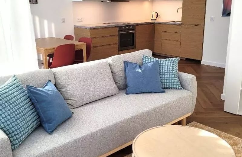 Долгосрочная аренда 2-комнатной квартиры, 50 м², ул. Kolejowa, Wola, Варшава