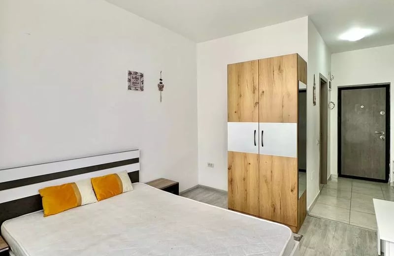 Long-term rental, Bucharest, Sector 6: one-room apartment in a new building