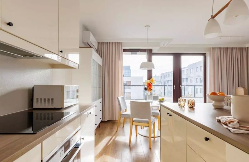 Long-term rental, Warsaw, Siedmiogrodzka St., Wola district: 3-room apartment with a balcony