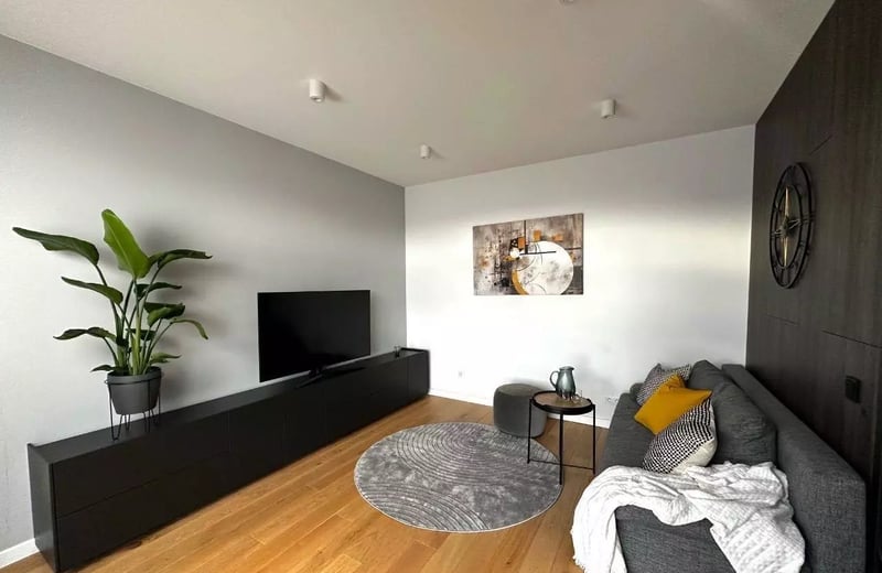 Long-term rental, Warsaw, Wilanów: 2-room apartment with a balcony