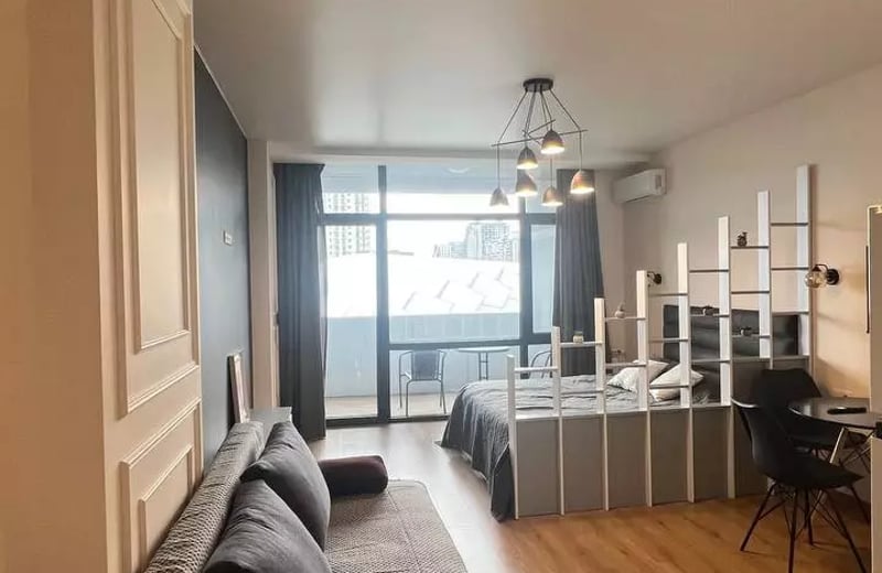 Se alquila un amplio estudio de largo plazo con vista al estadio en Batumi