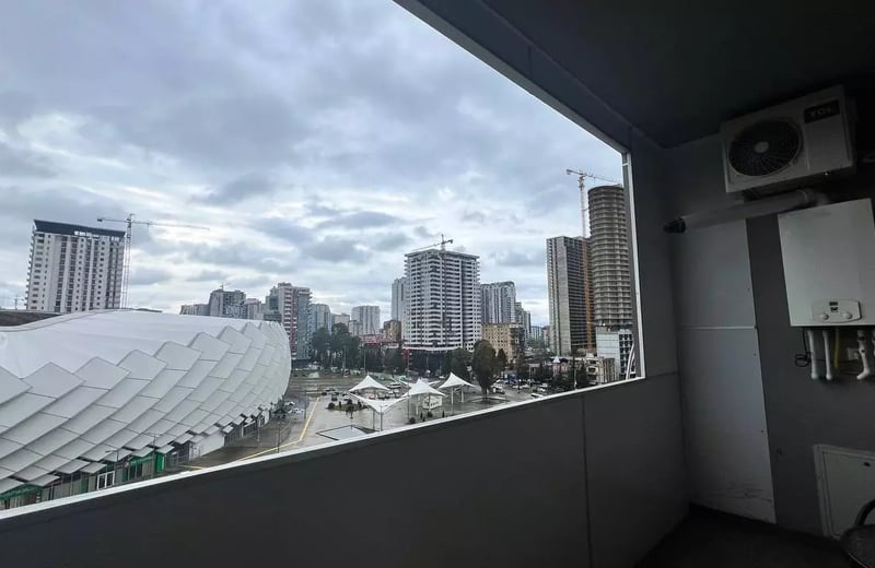 Se alquila un amplio estudio de largo plazo con vista al estadio en Batumi