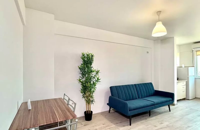 Long-term rental: one-bedroom apartment with studio kitchen, 5th floor, Militari Residence, Bucharest