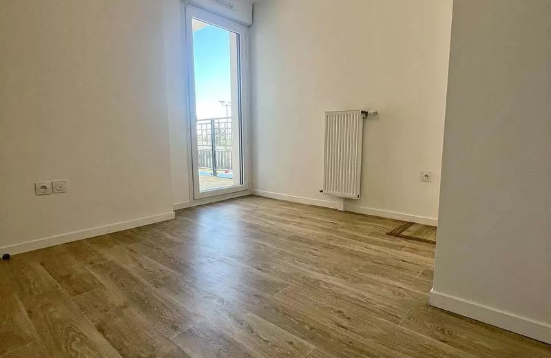 Long-term rental of a 3-room apartment with a terrace in Montfermeil, France