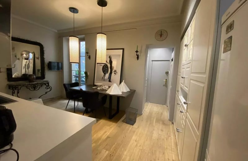 Long-term rental of a 2-rooms apartment in Paris, Trocadéro, France