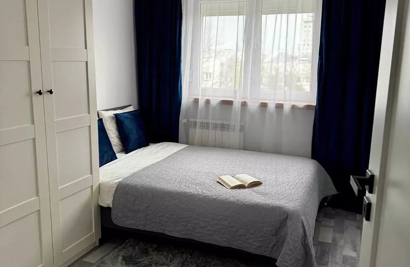 Long-term rental 42 m² apartment with 2 rooms and a balcony in Żoliborz, Warsaw