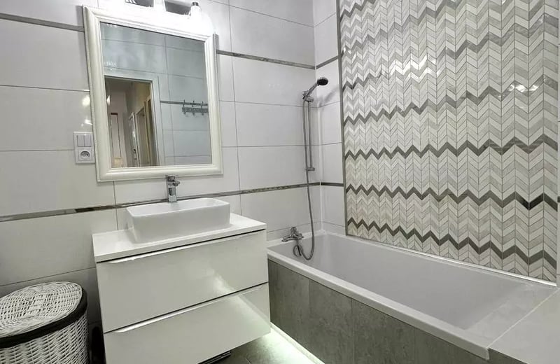 Long-term rental 51 m² apartment with 3 rooms, a balcony, and parking in Bemowo, Warsaw