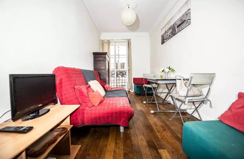Long-term rental studio (28 m²) near Métro Courcelles, 75008 Paris, France