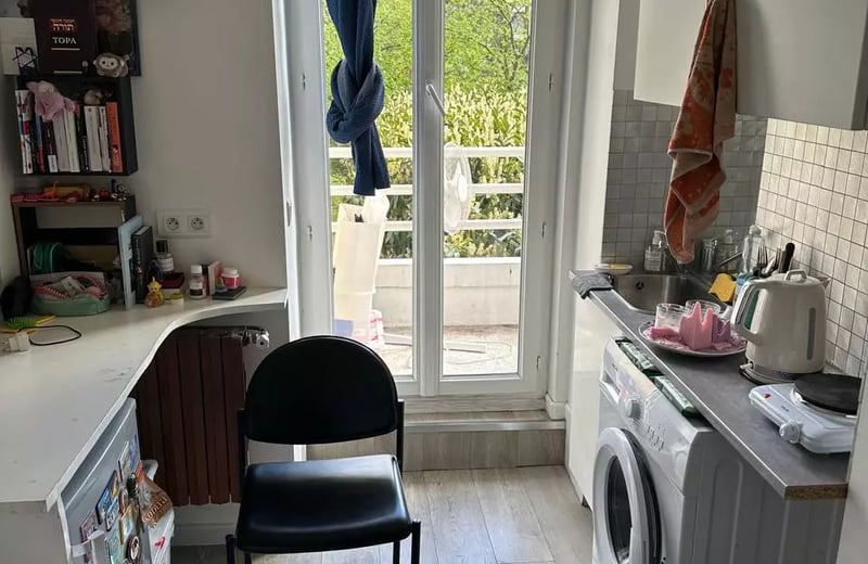 Long-term rental, studio with balcony, Montmorency Boulevard, Paris