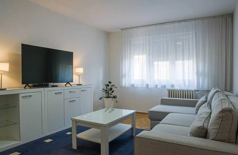 Long-term rental 2-room apartment in the center of Vračar, Serbia
