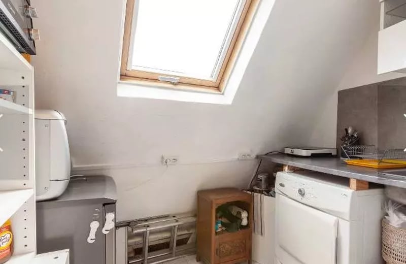 Long-term rental Studio with internet and washing machine in central Paris, France