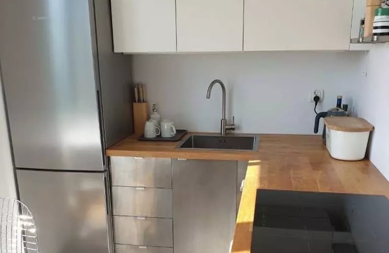 Long-term rental of a spacious three-room apartment with a balcony and parking in Grzegórzki, Kraków