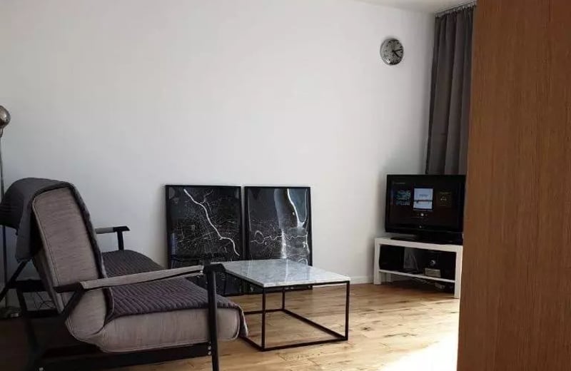 Long-term rental of a spacious three-room apartment with a balcony and parking in Grzegórzki, Kraków