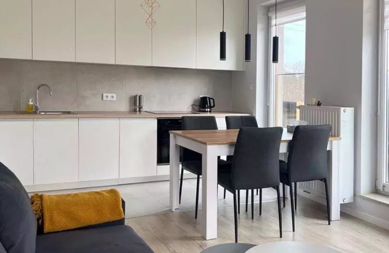 Long-term rental spacious 3-room apartment with storage and parking, Kraków