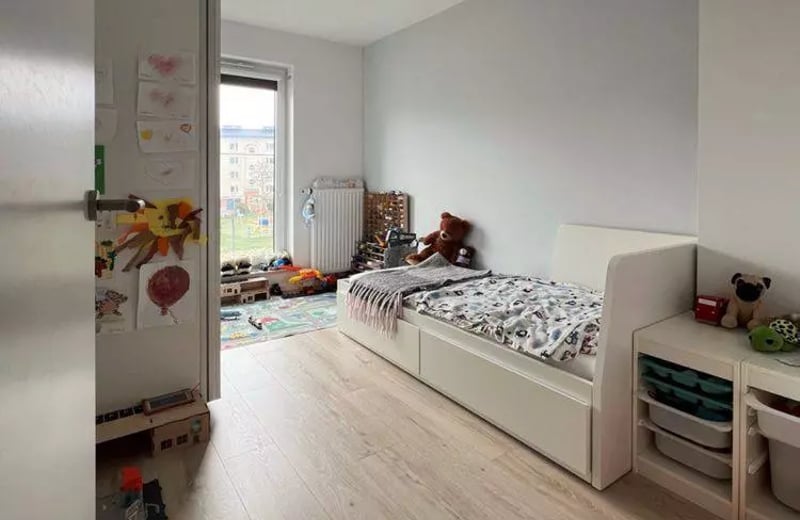 Long-term rental spacious 3-room apartment with storage and parking, Kraków