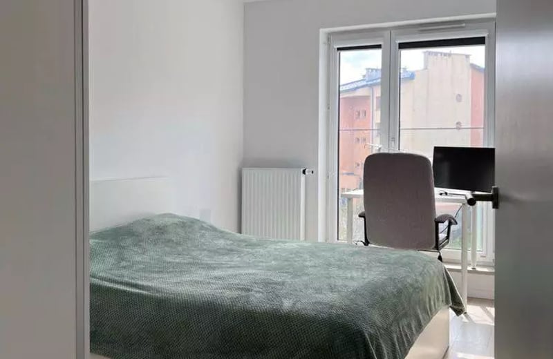 Long-term rental spacious 3-room apartment with storage and parking, Kraków