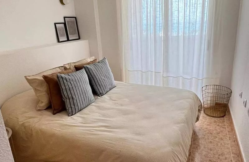 Long-term rental apartment with sea view in Torrevieja (Alicante), 2 bedrooms just 100m from the beach