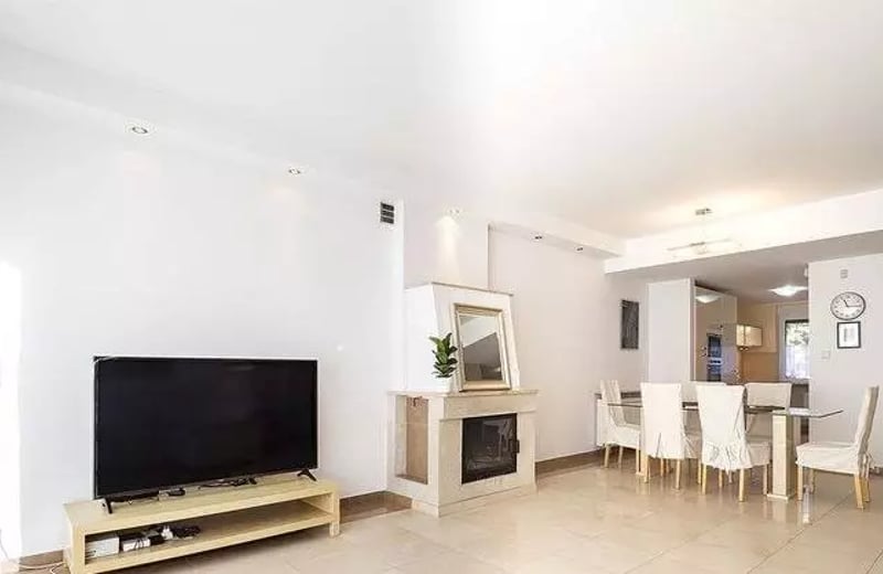 Long-term rental 220 m² house in a secured complex on Hufcowa St, Wrocław