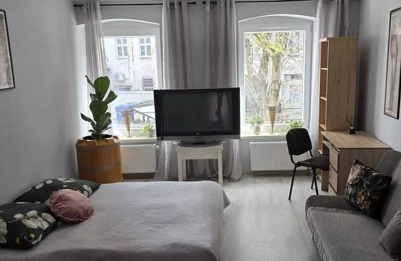Long-term rental renovated 2-room 46 m² apartment on Kromera St, Wrocław