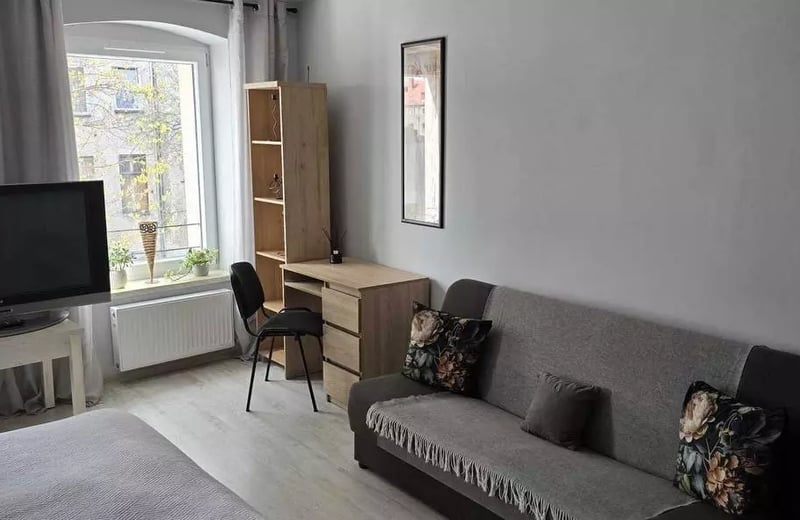 Long-term rental renovated 2-room 46 m² apartment on Kromera St, Wrocław