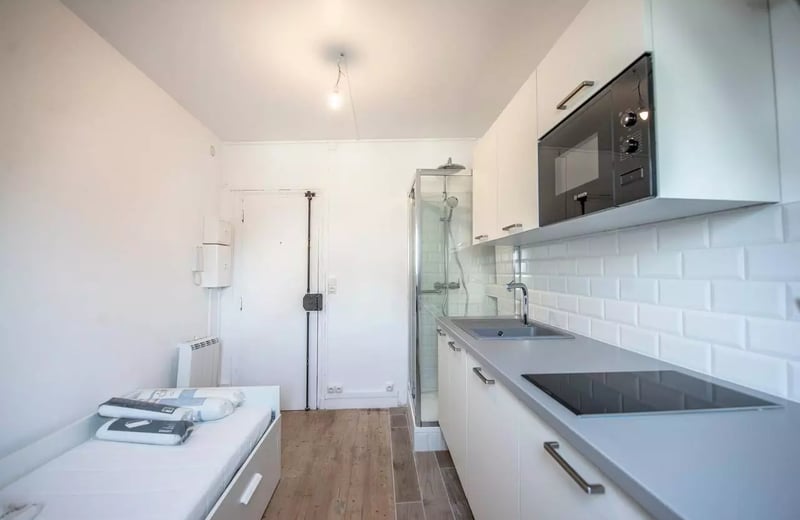 Long-term rental cozy 10m² studio with elevator in central Paris