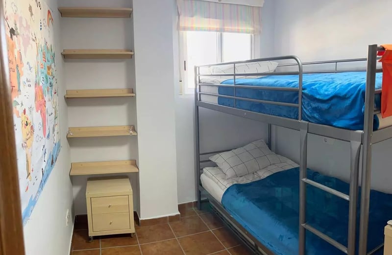 Long-term rental 3-bedroom apartment in Punta Prima, Alicante, Spain