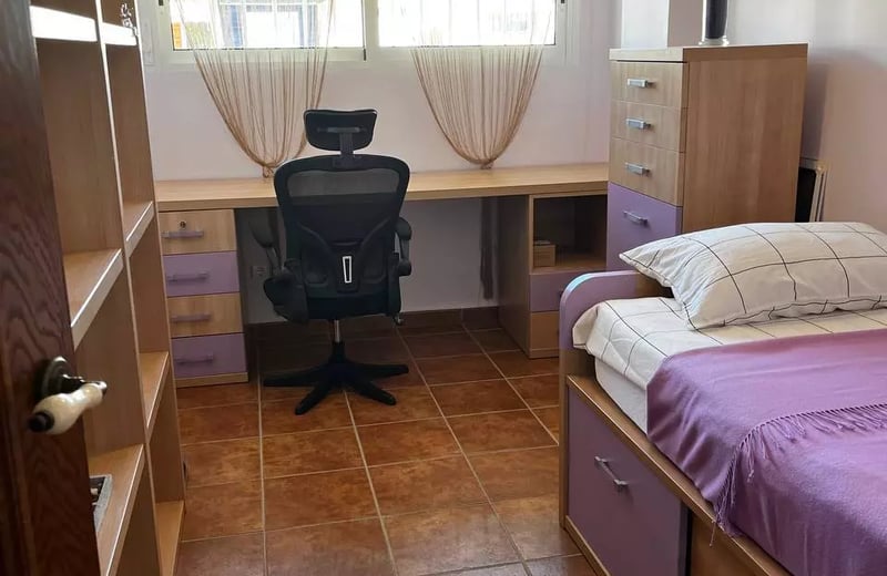 Long-term rental 3-bedroom apartment in Punta Prima, Alicante, Spain