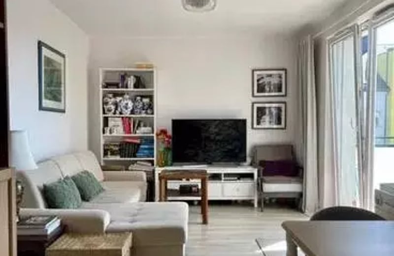 Long-term rental of a bright 3-room flat with balcony and parking ideal for a family in Wrocław