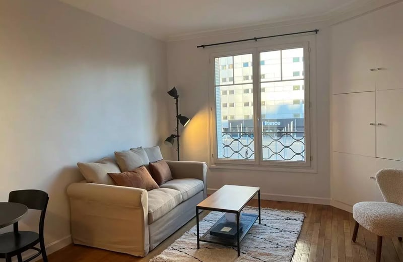 Long-term rental of a 2-room apartment in the 16th arrondissement, Paris, France