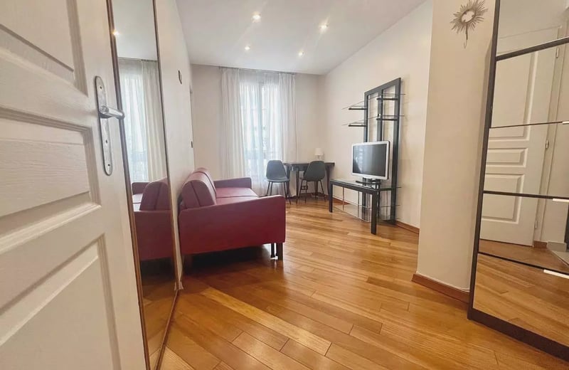 Long-term rental of a 2-room apartment 30 m² in the 16th arrondissement, Paris, France