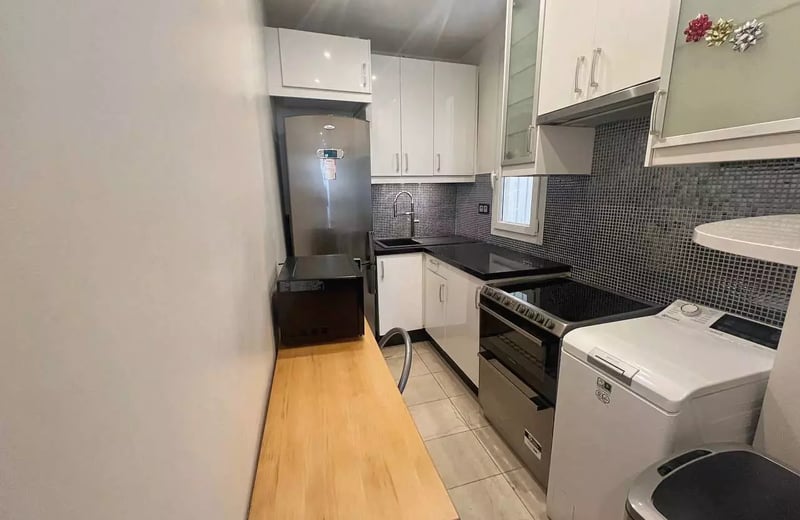 Long-term rental of a 2-room apartment 30 m² in the 16th arrondissement, Paris, France